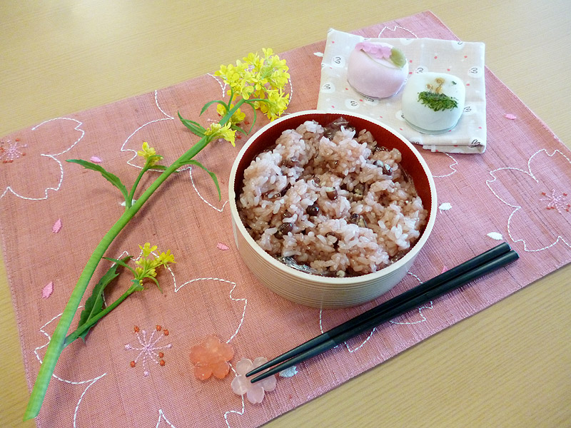 開設１周年のお祝いのお赤飯